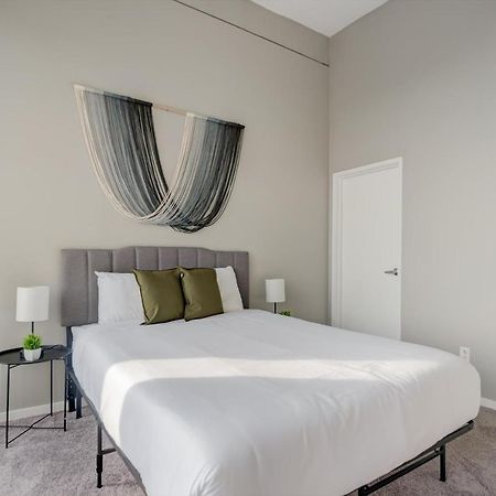 Frontdesk Huron Square Apts Downtown Клівленд Екстер'єр фото