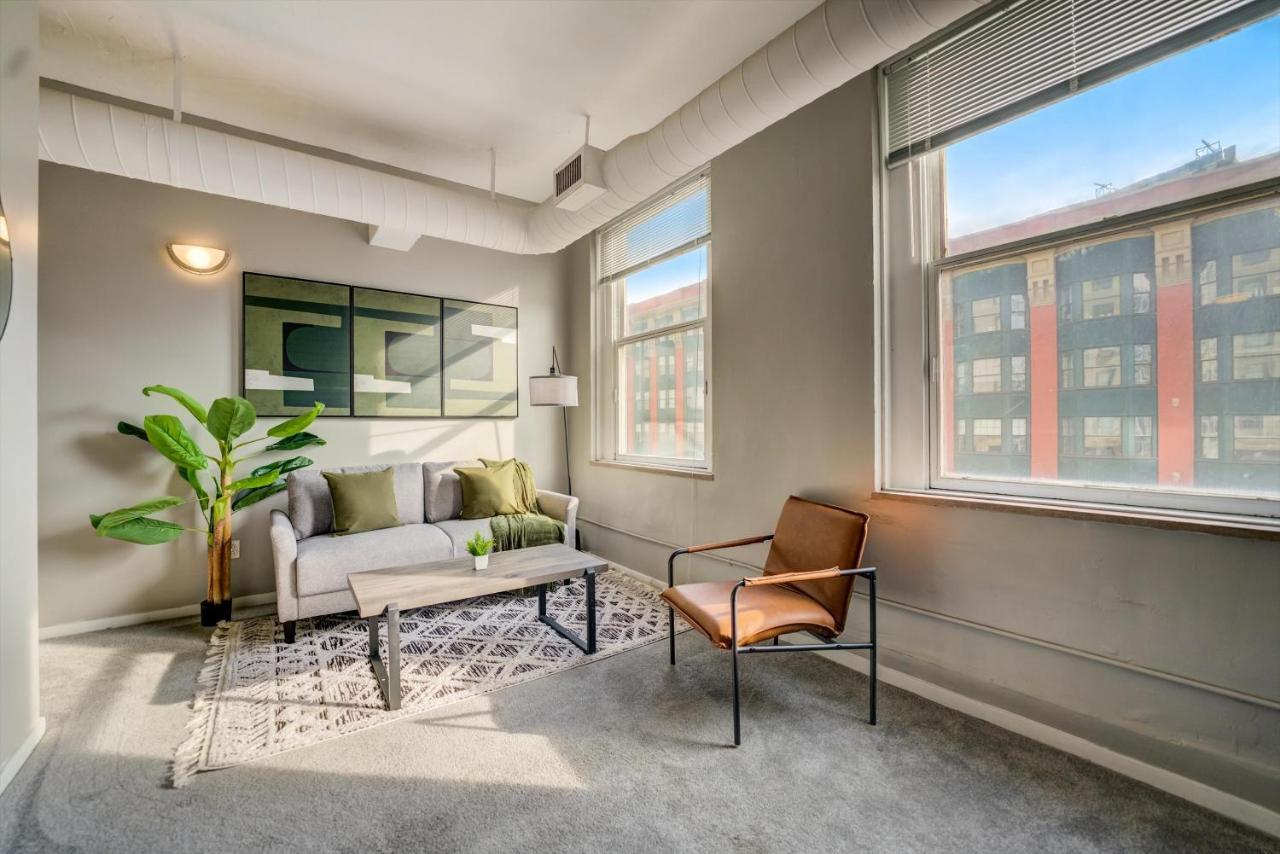 Frontdesk Huron Square Apts Downtown Клівленд Номер фото