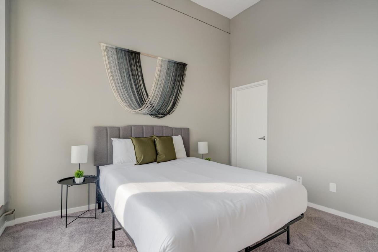 Frontdesk Huron Square Apts Downtown Клівленд Екстер'єр фото