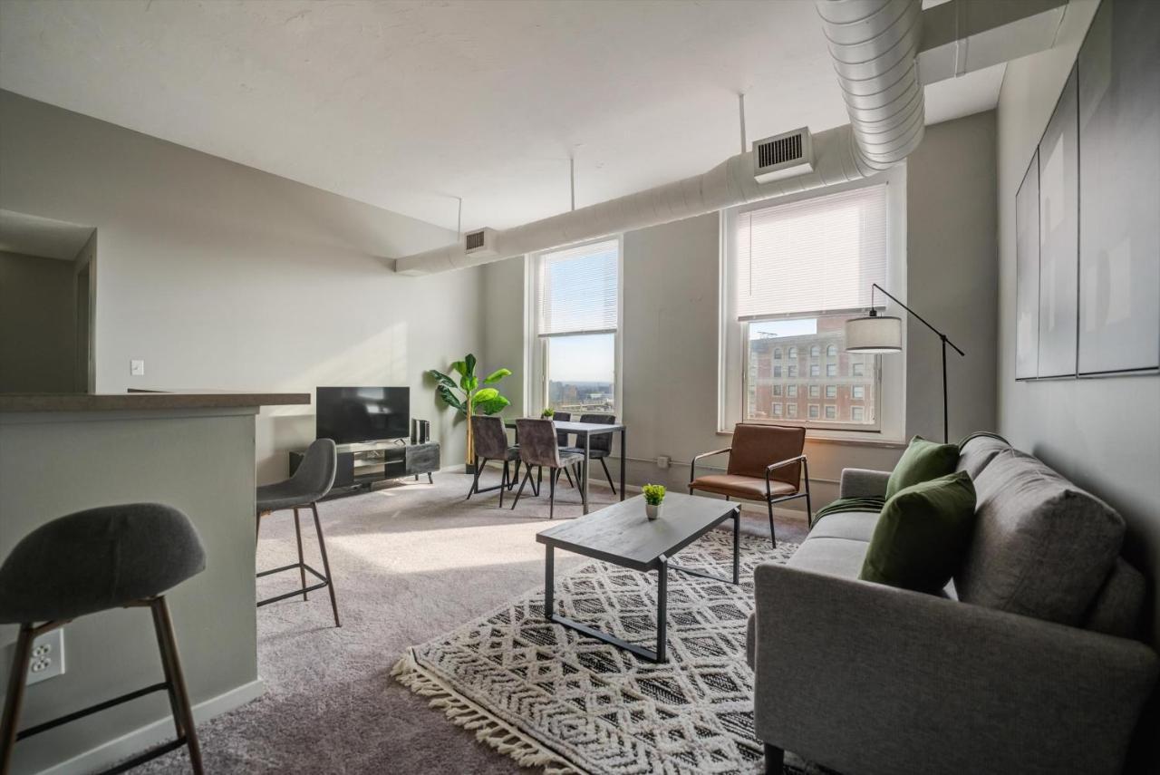 Frontdesk Huron Square Apts Downtown Клівленд Номер фото