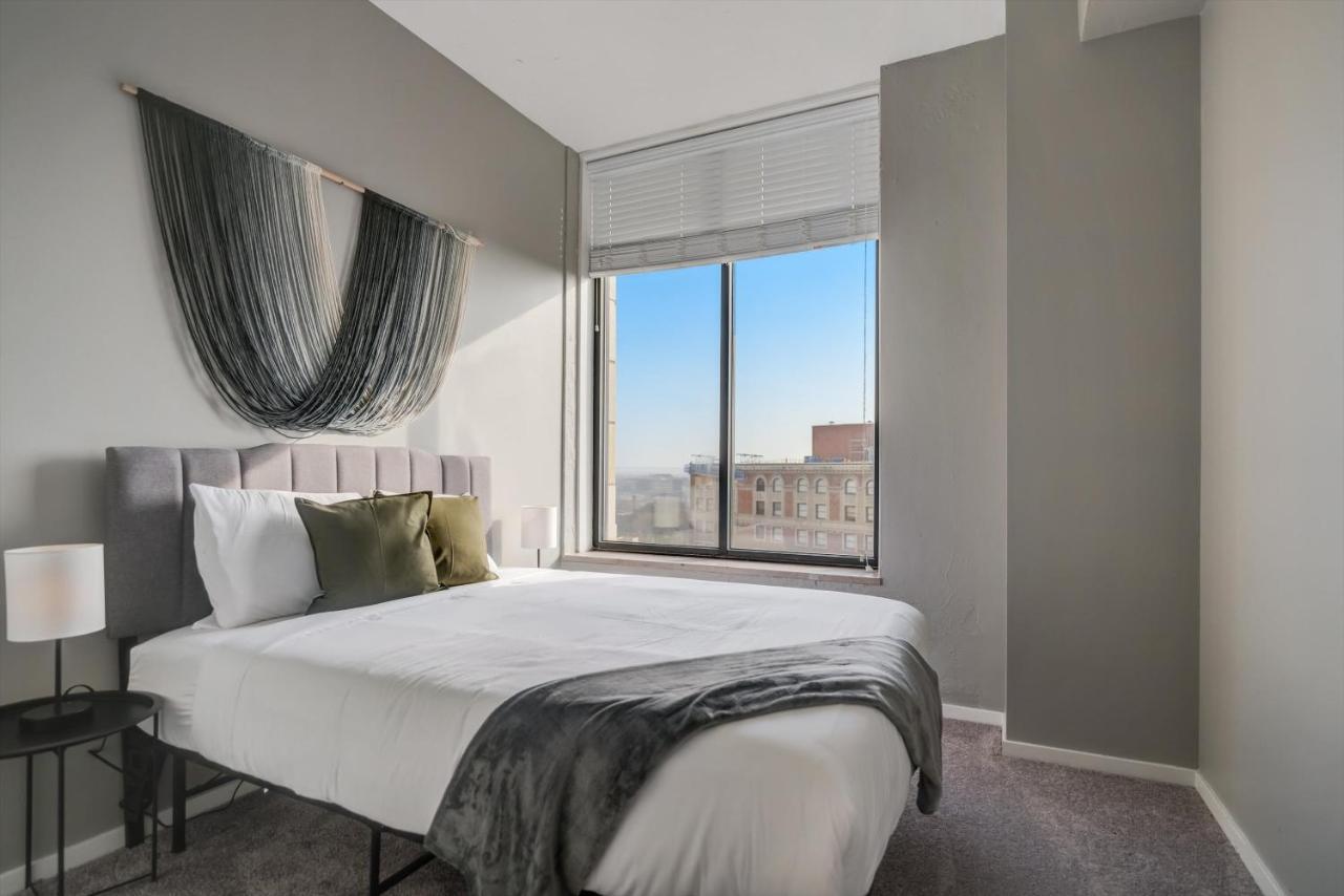 Frontdesk Huron Square Apts Downtown Клівленд Номер фото